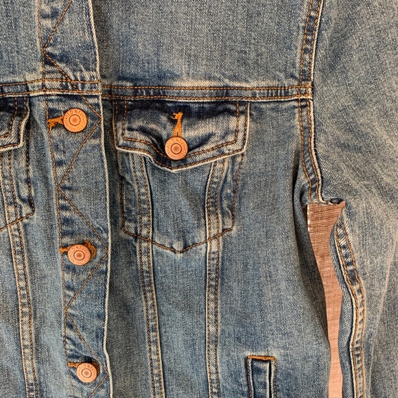 Medium Wash Classic Jean Jacket Size M - Picture 3 of 5